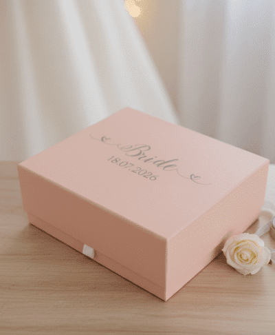 Elegantly displayed pink custom gift box for a bride, featuring "Bride" and the wedding date "18.07.2026" on the lid, perfect for bridal shower gifts or wedding morning preparations.